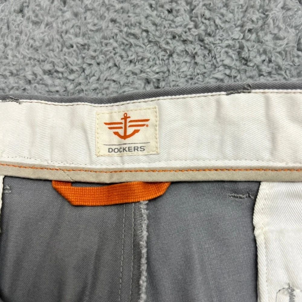 Dockers Saturday Khaki Mens 38x30 Grey New D3 Classic Fit No Wrinkle Chino Pants